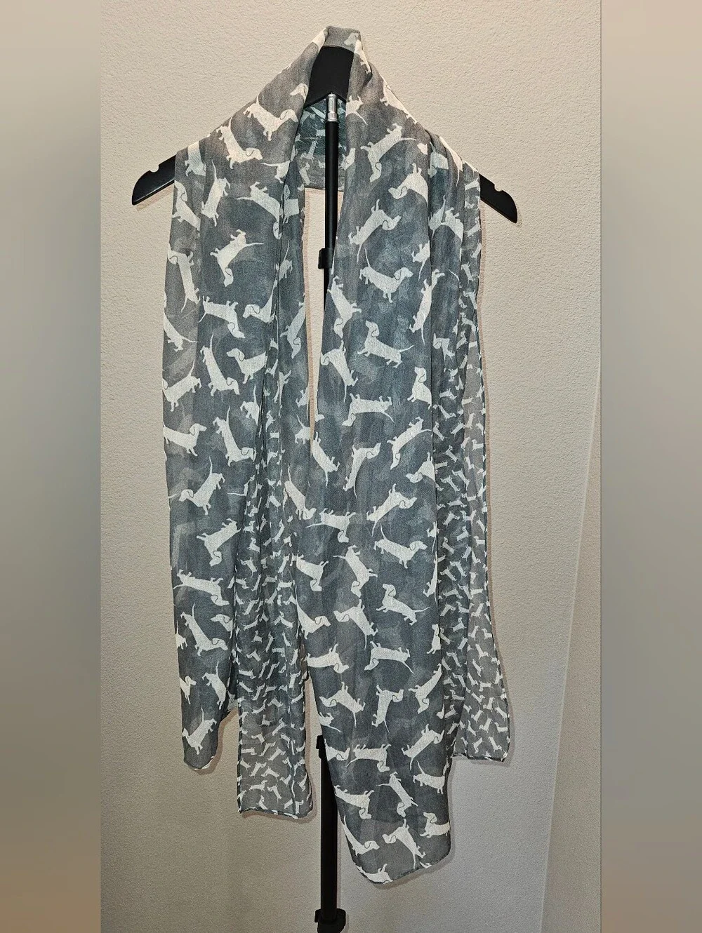 Grey Dachshund Print Scarf – Pre-Owned – Lightweight Dog Lover Accessory